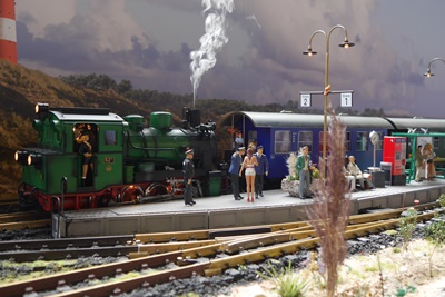 53Mh mit Personenzug